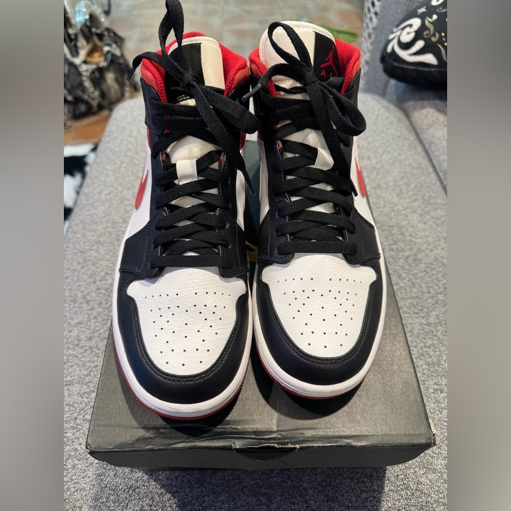 Nike Air Jordan 1 MID